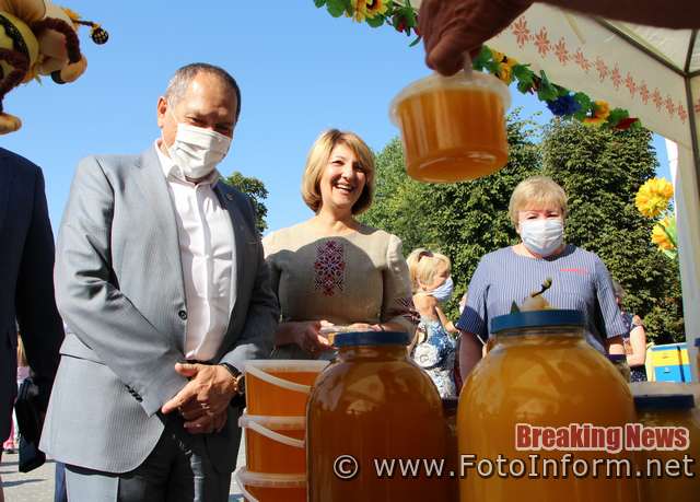 KROPhoney fest, У Кропивницькому на ярмарку торгували бджолярі (фоторепортаж)